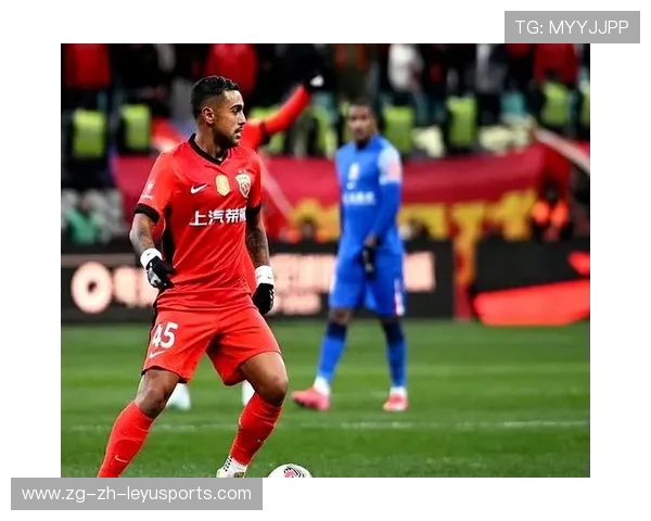 上海海港莱昂纳多中路突破创造射门机会——从训练场到赛场的制胜解码