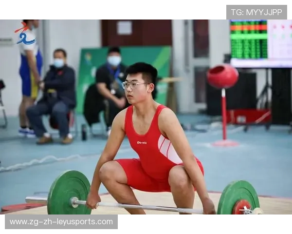 举重学院推动青少年技术动作细化与安全教育普及，青少年举重训练视频